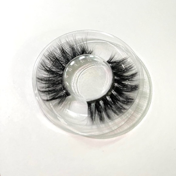 ☁️ BLOWOUT LASHES ☁️
false eyelashes / fake lashes - Picture 2 of 4